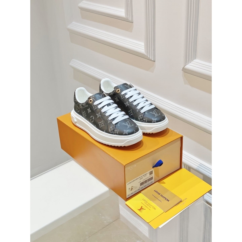 l**is V*t*n sneakers